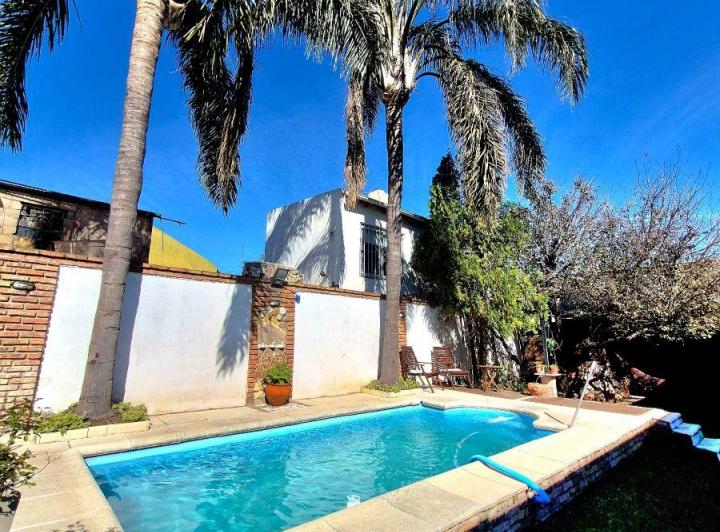 Casa · 209m² · 5 Ambientes · 3 Cocheras