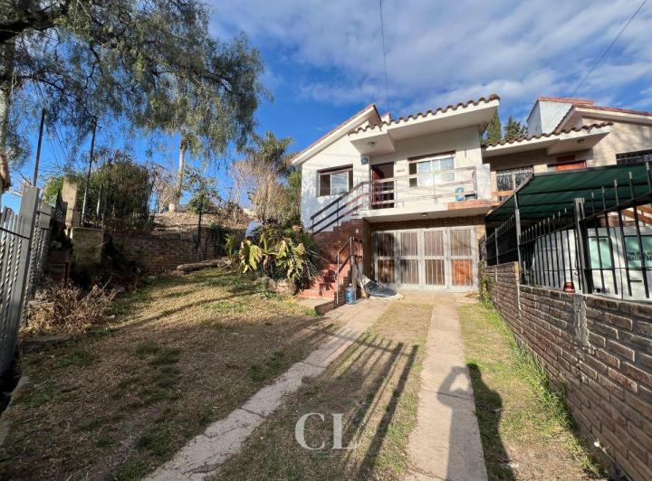 Casa · 266m² · 8 Ambientes · 1 Cochera