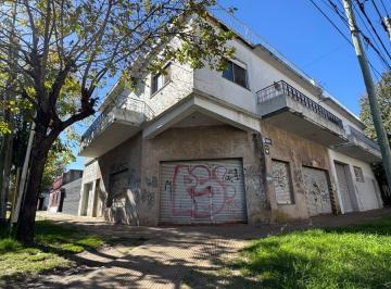 Casa de 4 ambientes, Tres de Febrero · 3 Locales + Depto 125 m + Terraza 100 m