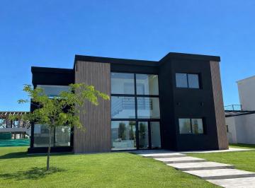 Casa · 209m² · 5 Ambientes · 2 Cocheras · Casa en Venta en Riberas, Puertos del Lago, Escobar