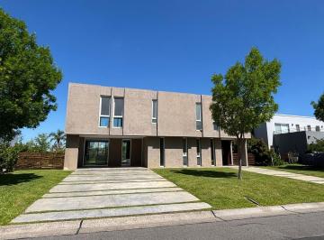 Casa · 215m² · 5 Ambientes · 2 Cocheras · Casa en Venta en Muelles, Puertos, Escobar