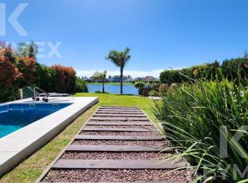 Casa · 407m² · 6 Ambientes · 7 Cocheras · Venta Casa Barrio Los Troncos Berazategui con Costa de Lago