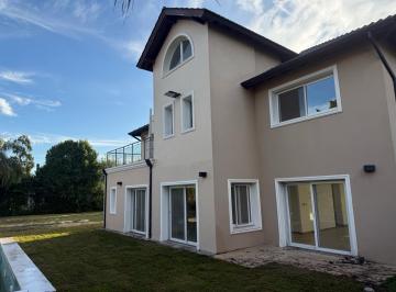 Casa · 376m² · 10 Ambientes · 4 Cocheras · Casa en Dos Plantas Apta Credito en Venta en Mapuche Country Club