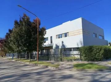 Casa · 550m² · 7 Ambientes · 2 Cocheras · Casa Nivel Gerencial en Cipolletti