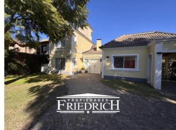 Casa · 170m² · 5 Ambientes · 6 Cocheras · Casa en Venta Casco de Moreno