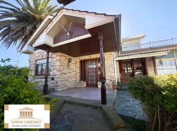 Casa · 250m² · 4 Ambientes · 1 Cochera · Casa - Chalet en Venta