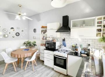 Casa · 160m² · 4 Ambientes · 1 Cochera · Venta Casa 5 Amb con Pileta en Carapachay