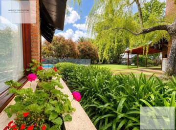 Casa · 370m² · 5 Ambientes · 5 Cocheras · Casa - Club El Carmen