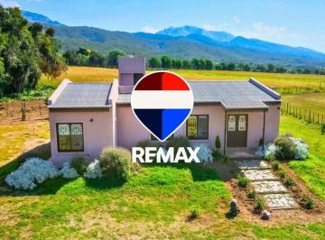 Quinta vacacional · 180m² · 2 Dormitorios · Quinta 4 Ha Venta + Casa de 2 Dorm chicoana