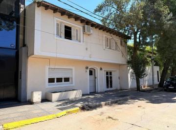 Casa · 220m² · 4 Ambientes · 1 Cochera · Casa Venta Bombal