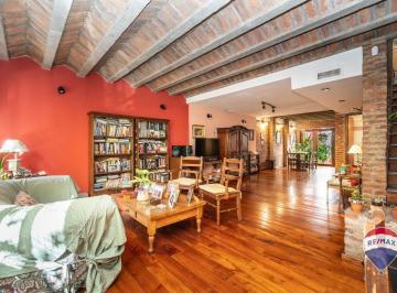 Casa · 232m² · 5 Ambientes · 2 Cocheras · Venta PH Triplex 5 Amb Garaje Patio Barracas 290 m²