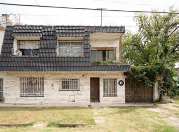 Casa · 124m² · 7 Ambientes · 2 Cocheras · Casa en Venta 4 Dorm. Patio Parque Casas