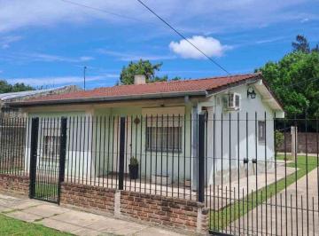 Casa · 80m² · 3 Ambientes · 2 Cocheras · Venta Casa 3 Ambientes, Amplio Jardin, Cochera