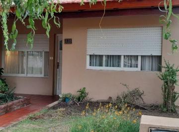 Casa · 90m² · 4 Ambientes · Venta - Casa 3 Amb. C/ Depto. Casi Centro - Chascomús