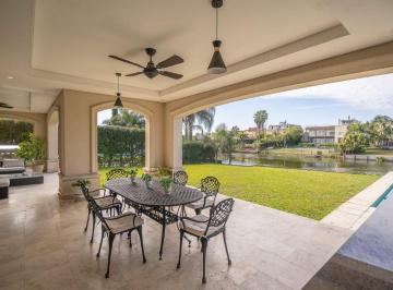 Casa · 398m² · 5 Ambientes · 4 Cocheras · Venta Barrio Cabos del Lago - Nordelta