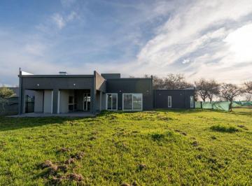 Casa · 150m² · 8 Ambientes · 2 Cocheras · Casa en Venta 3 Dorm. en Haras de Funes