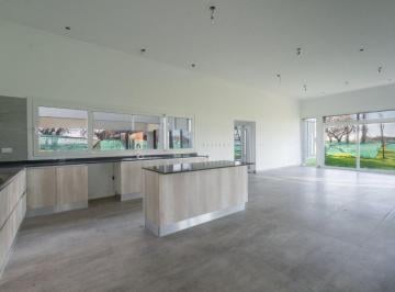 Casa · 150m² · 8 Ambientes · 2 Cocheras · Casa en Venta 3 Dorm. en Haras de Funes