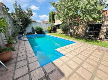 Casa · 150m² · 4 Ambientes · 1 Cochera · Casa 4 Ambientes Venta Parque Leloir Parque