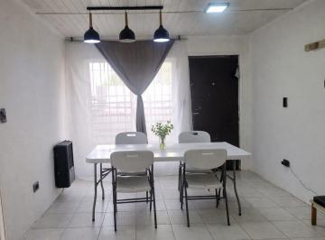 Casa · 94m² · 3 Ambientes · 2 Cocheras · Venta Casa 2 Dorm. Cochera, Pileta Ibarlucea