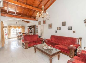 Casa · 200m² · 5 Ambientes · 1 Cochera · Casa 5 Amb L. del Mirador C/pileta Quincho Cochera
