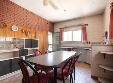 Casa · 105m² · 3 Ambientes · 1 Cochera · Venta Casa Quilmes Oeste