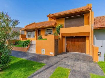 Casa · 140m² · 4 Ambientes · 1 Cochera · Venta Casa 4 Ambientes Patio Parilla P Mogotes