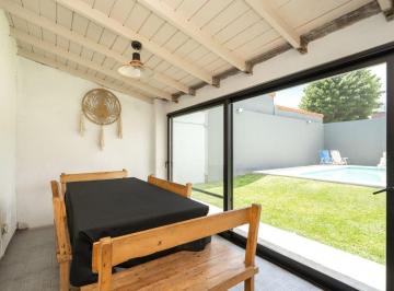 Casa · 128m² · 4 Ambientes · 1 Cochera · Casa en Venta Boulogne C/jardin, Pileta y Quincho!
