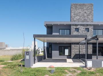 Casa · 180m² · 4 Ambientes · 2 Cocheras · Venta Duplex 3 Dorm Cochera Doble Docta - Cordoba