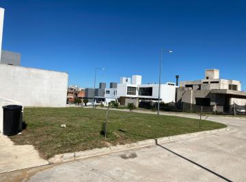 Terreno · 360m² · Lote en Venta en Costas de Manantiales