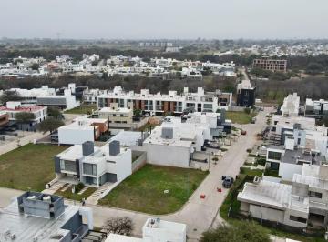 Terreno · 360m² · Lote en Venta en Costas de Manantiales