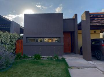Casa · 173m² · 7 Ambientes · 2 Cocheras · Pinares de Furlotti