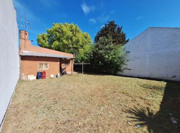 Casa · 75m² · 4 Ambientes · 1 Cochera · Casa Venta Gonnet a Refaccionar Local Cochera