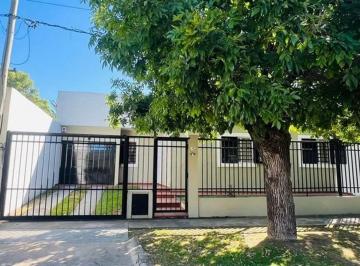 Casa · 120m² · 4 Ambientes · 2 Cocheras · Casa en Venta Ensenada 3 Dorm.