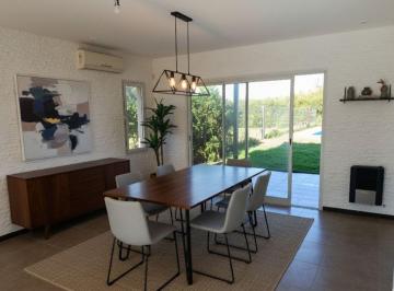 Casa · 134m² · 5 Ambientes · 1 Cochera · Venta Casa 3 Dorm., Cardera, Funes