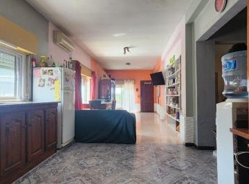 Casa · 76m² · 3 Ambientes · 2 Cocheras · Casa 3 Amb en Venta en Lanús con Cochera y Patio
