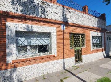 Casa · 90m² · 3 Ambientes · 1 Cochera · Casa 3 Amb C/ Cochera, Patio y Terraza Apto Credito
