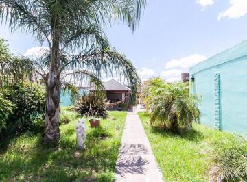 Casa · 100m² · 4 Ambientes · 2 Cocheras · Casa 4 Amb C/jardin en Canada Al 4000, Lanus Oeste