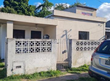 Casa · 97m² · 3 Ambientes · 1 Cochera · Casa con un Hermoso Terreno de 462 m²