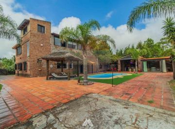 Casa · 167m² · 5 Ambientes · 2 Cocheras · Alquiler - 2 Dorm + Esc - Piscina - Bbcoa - El Pinar Sur
