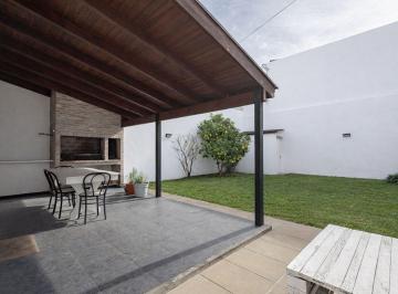 Casa · 150m² · 4 Ambientes · Venta Solida Casa Castelar 4 Amb 300 m de Estacion