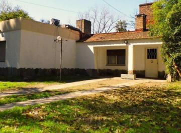 Quinta vacacional · 135m² · 2 Dormitorios · 5 Cocheras · Casa en Venta con Gran Terreno en José C Paz