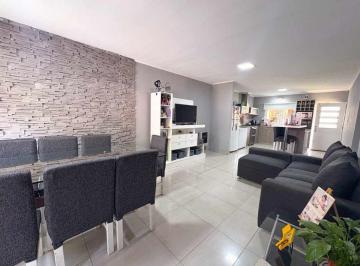 Casa · 106m² · 4 Ambientes · 2 Cocheras · Venta Casa 3 Dorm. con Pileta - Fisherton
