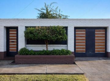 Casa · 75m² · 4 Ambientes · 1 Cochera · Venta Casa - B° Manantial Sur