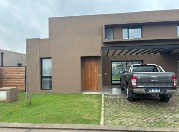 Casa · 120m² · 4 Ambientes · Venta de Casa 2 Dorm., en Don Mateo, Funes