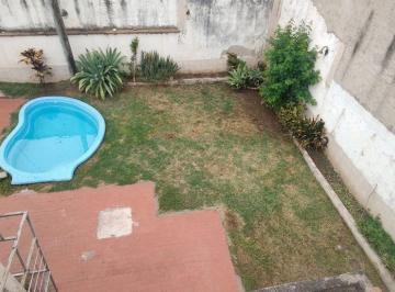 Casa · 92m² · 3 Ambientes · 2 Cocheras · Venta Casa 3amb Jardin Pileta Hurlingham Permuta