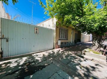 Casa · 588m² · 4 Ambientes · 7 Cocheras · Venta Casa con 2 Galpones en La Consulta Mendoza