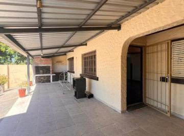 Casa · 140m² · 4 Ambientes · Casa en Alquiler - Destaca Ubicación y Estado