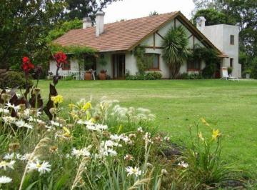 Quinta vacacional de 5 ambientes, Coronel Suárez · Venta Casa Quinta a 7 Km de Coronel Suárezcasa de 5 Amb S/3 Hectáreas de Campo. Súp Jardin y Quinch