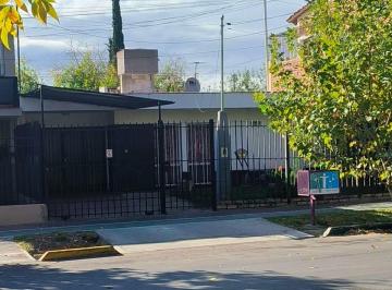 Casa de 6 ambientes, Gobernador Benegas · Ubicadisimo Barrio Trapiche
