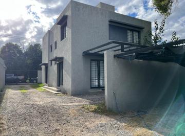Casa · 95m² · 5 Ambientes · 1 Cochera · Venta Duplex 2 Dorm. en Arguello